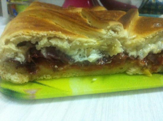 Empanada de cecina, queso & tomate1